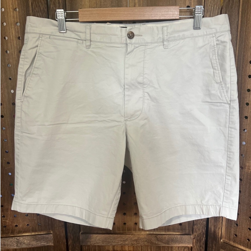 J. Crew 9" Flat Front Khaki Shorts Men's 36 Inseam 9"